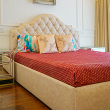 Load image into Gallery viewer, Petite Chesterfield Bed