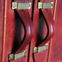 Load image into Gallery viewer, London Telephone Booth Portable Bar
